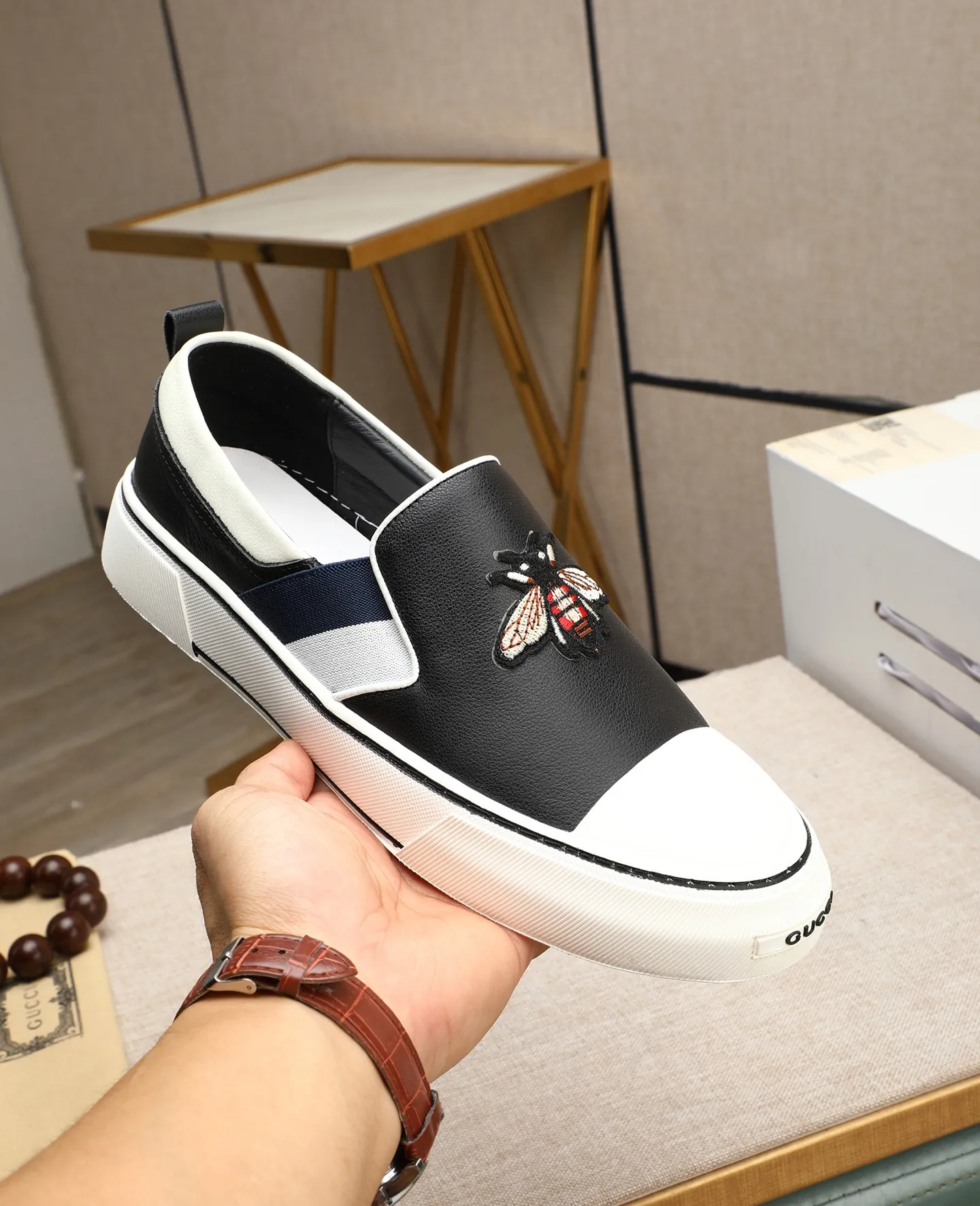 Men's shoes 💰460 GUCCI🔍🔍The latest models are on sale at the same time at the counter. Original calfskin imported from Italy, genuine leather lining, (high-end, extravagant, and classy) with exquisite workmanship. Soles: Original soles specially provided by the original factory. ⚠Exclusive double-layer movable molded soles are super comfortable⚠. Photos of the real thing🎬The real thing is even better🔍🔍"High quality·Follow the order" Code number 38-44